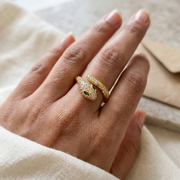 Emarald Snake Ring